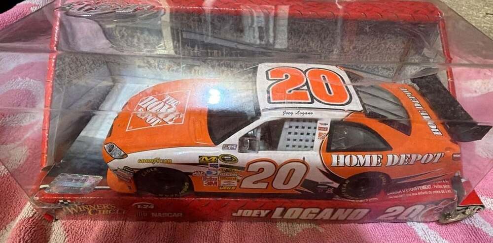 Winner's Circle NASCAR Joey Logano #20 Home Depot 1:24 Scale Diecast Car